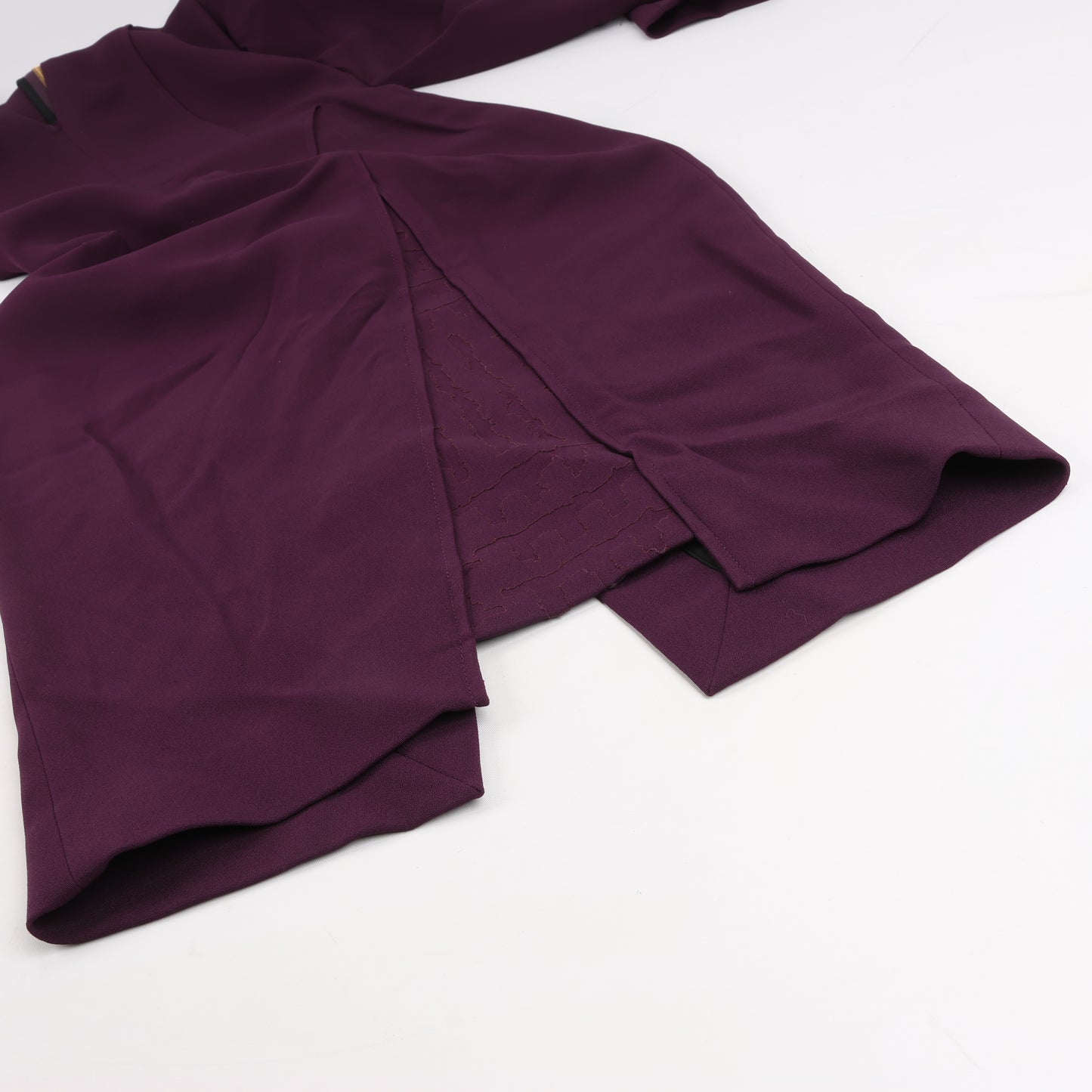 Robe mi-longue ajustée à décolleté en V profond Roland Mouret, prune – EU 34