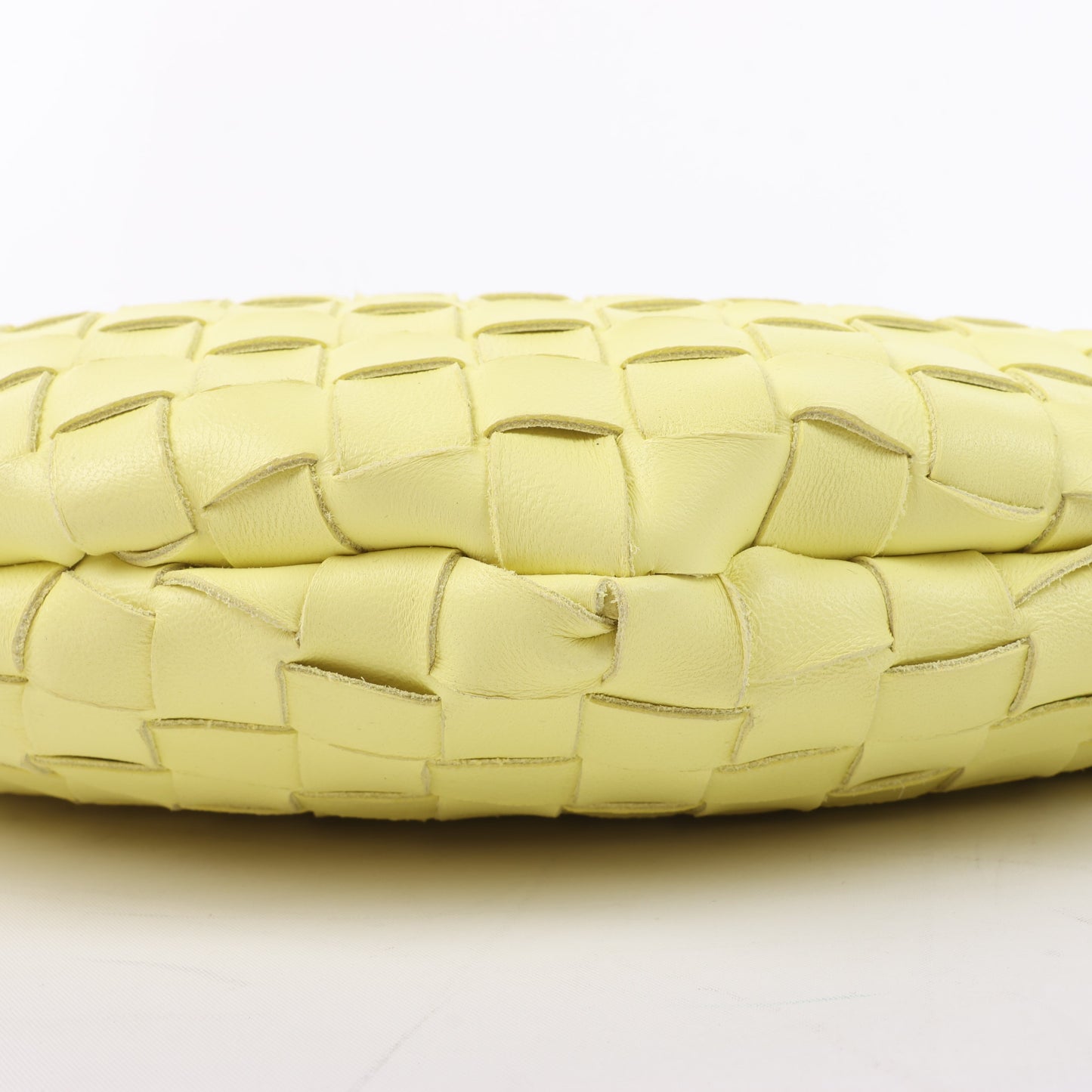 Sac à bandoulière Bottega Veneta Intrecciato Medium Turns Pouch en cuir jaune