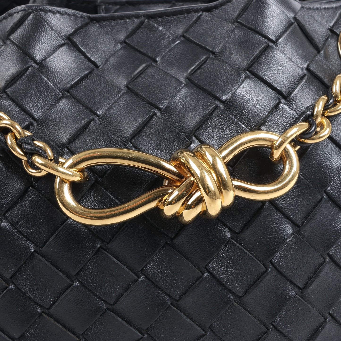 Bottega Veneta Intrecciato Petit sac à main 2 voies en cuir Andiamo en noir