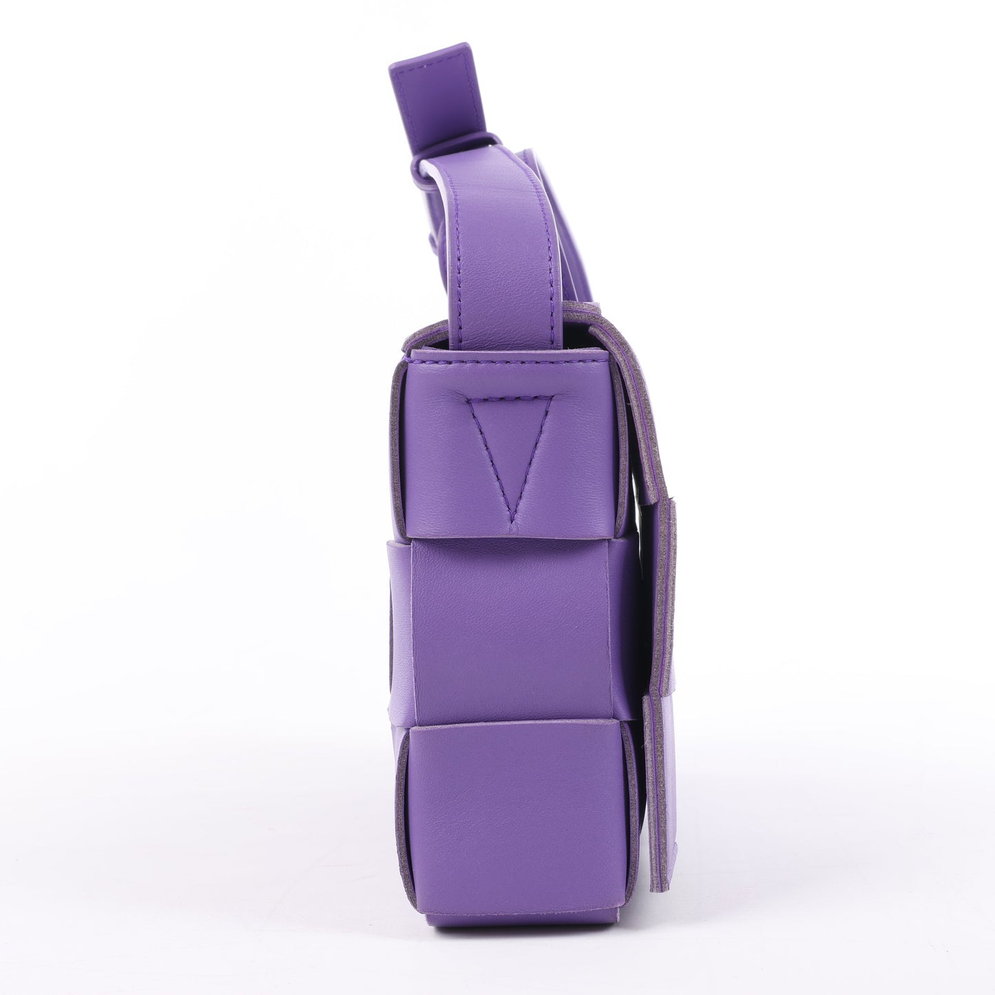 Bottega Veneta Maxi Intrecciato Cassette Leather Shoulder Bag in Purple