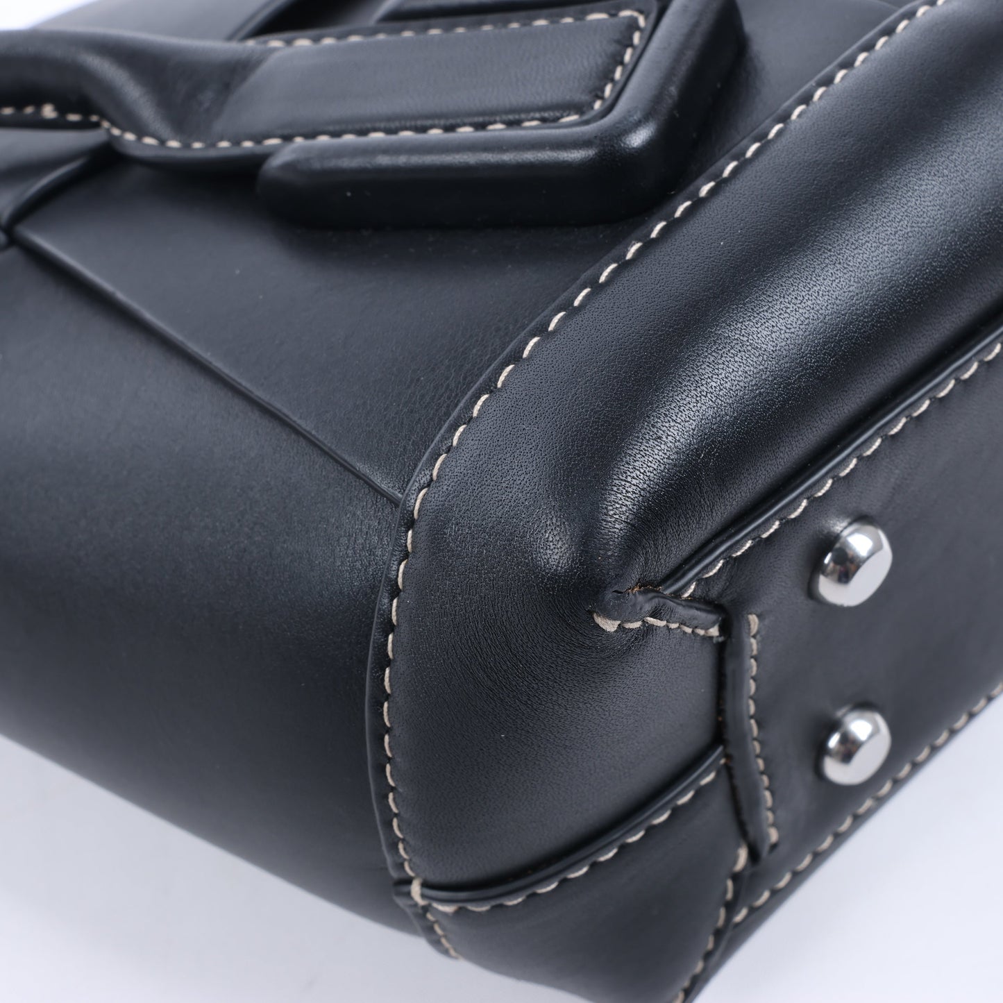 Bottega Veneta Arco Maxi Intrecciato Leather Handbag in Black