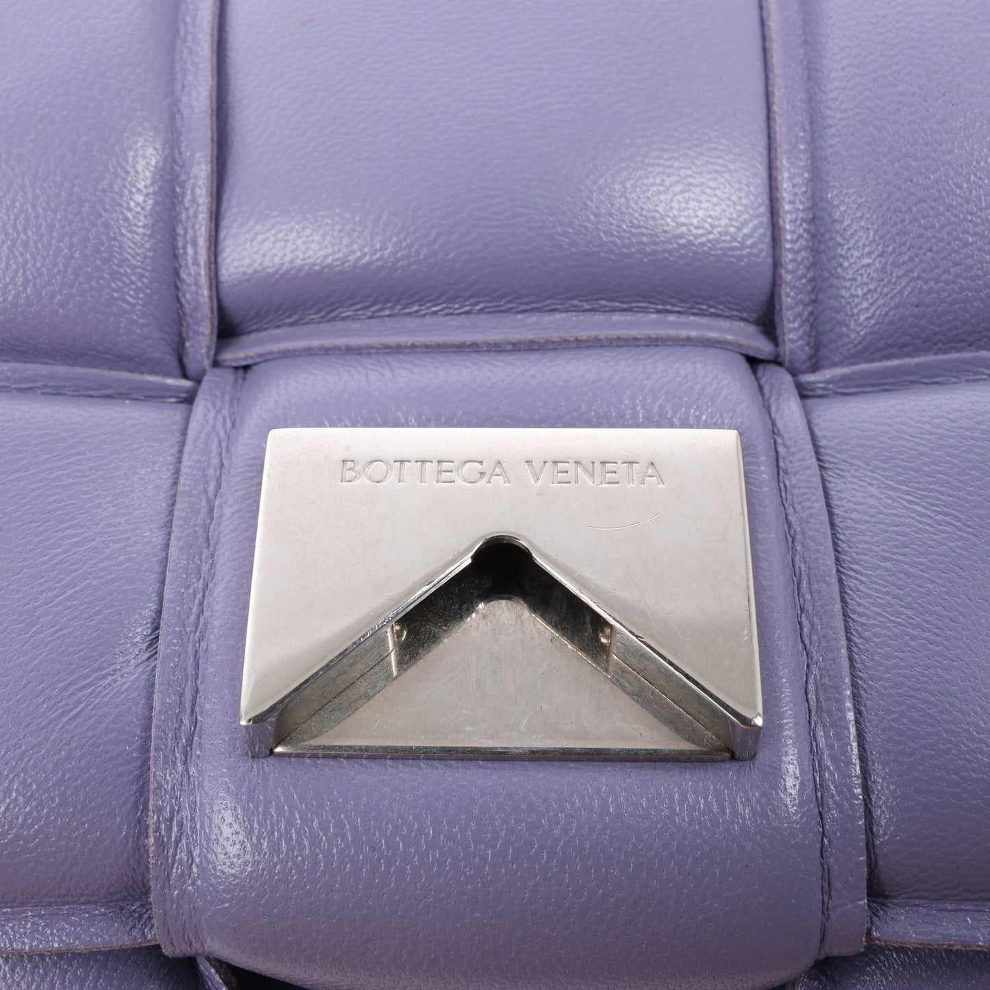 Bottega Veneta Padded Cassette Maxi Intrecciato Leather Shoulder Bag in Purple