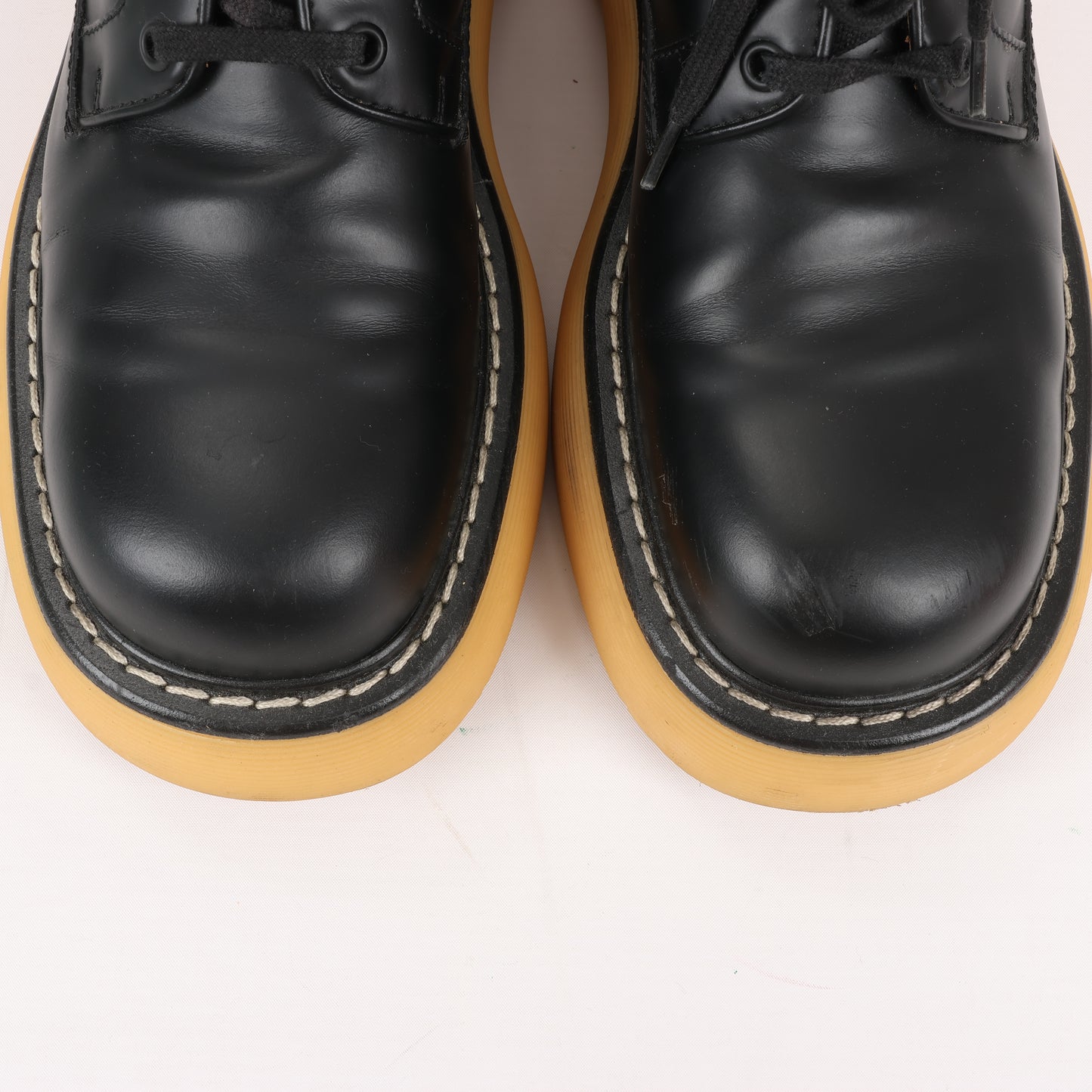 Bottega Veneta The Bounce - Bottines courtes en cuir noir et moutarde, pointure 39
