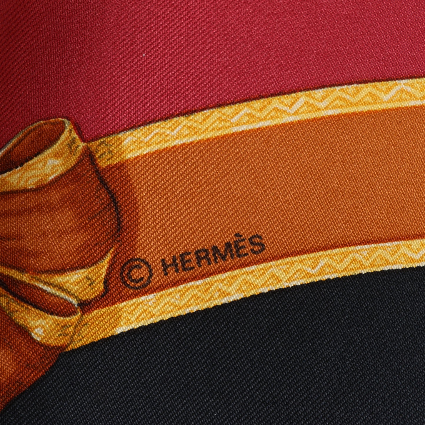 Hermès Carré 90 "ECOLE FRANCAISE D'EQUITATION" 100% Seidenschal in Rot x Schwarz