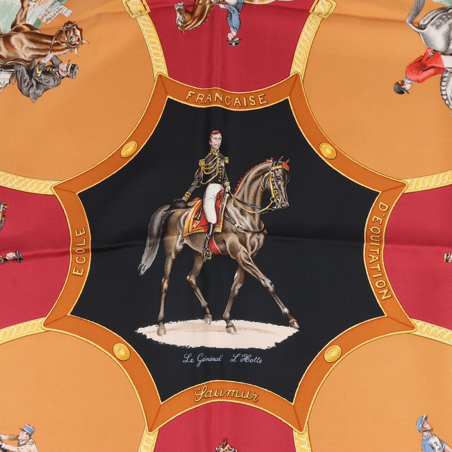 Hermès Carré 90 "ECOLE FRANCAISE D'EQUITATION" 100% Seidenschal in Rot x Schwarz