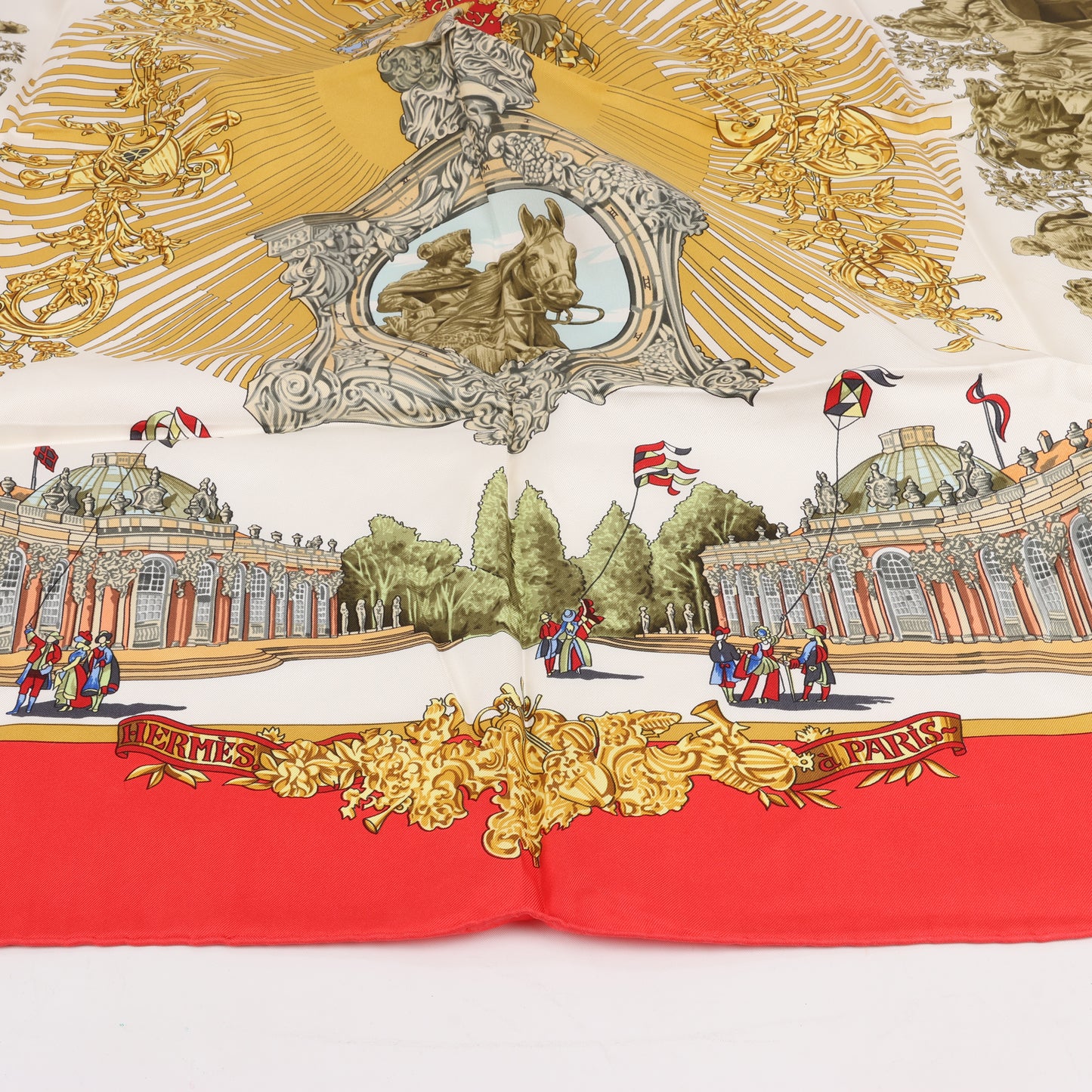 Carré Hermès Carré 90 "SANSSOUCY" 100 % soie rouge