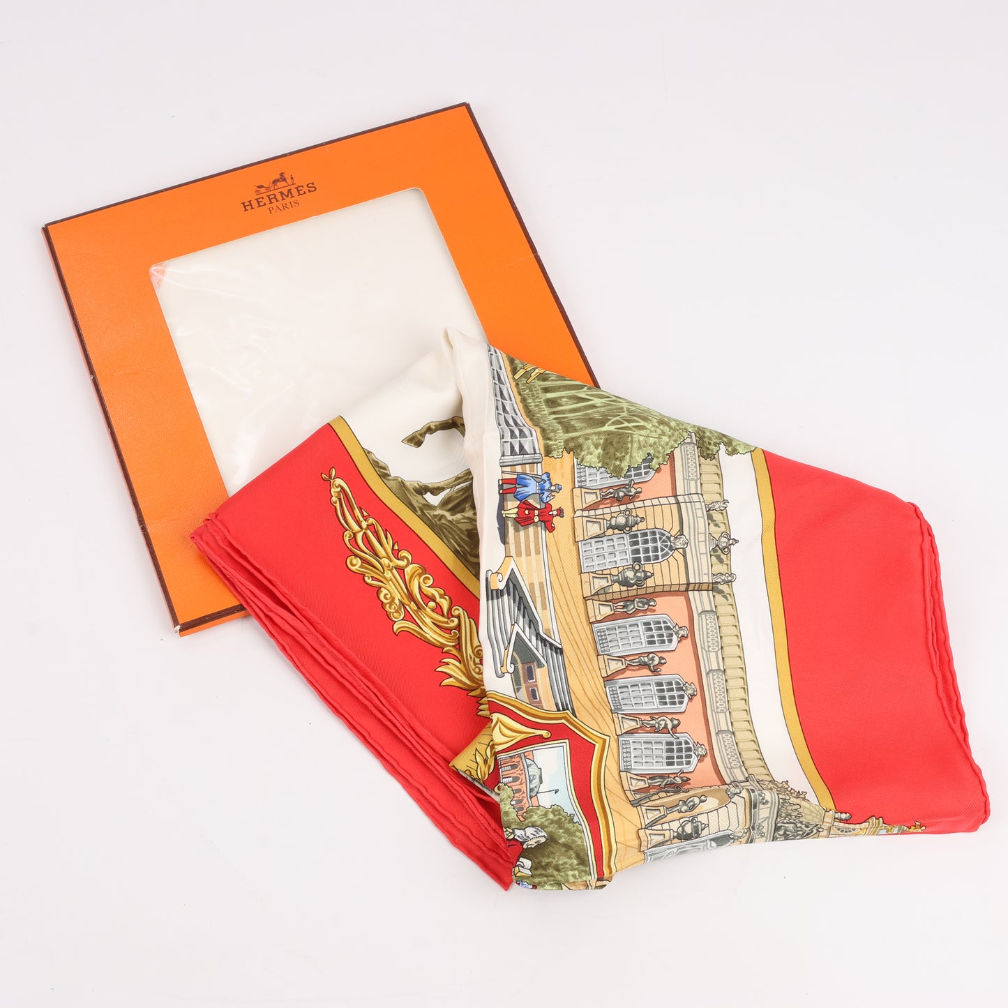 Carré Hermès Carré 90 "SANSSOUCY" 100 % soie rouge