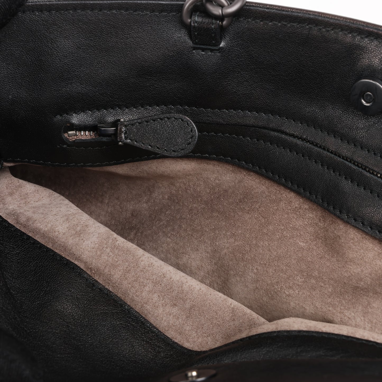 Bottega Veneta Sac à bandoulière en cuir Intrecciato en noir