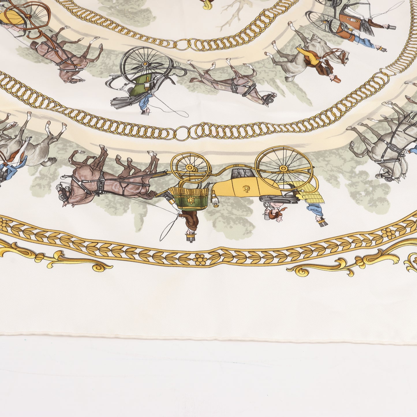 Hermès Carré 90 „LA PROMENADE DE LONGCHAMPS“ Schal aus 100 % Seide in Ecru