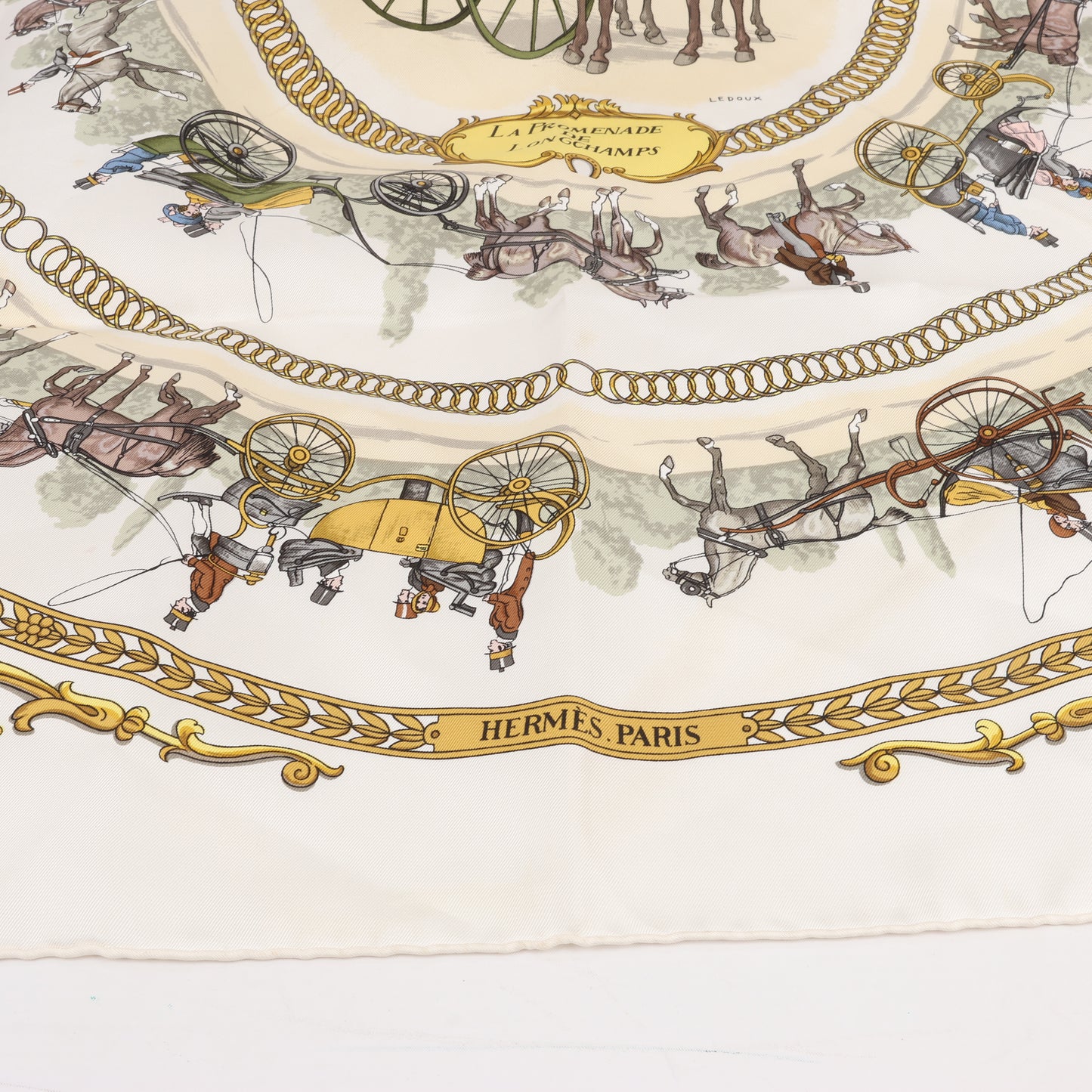 Hermès Carré 90 „LA PROMENADE DE LONGCHAMPS“ Schal aus 100 % Seide in Ecru