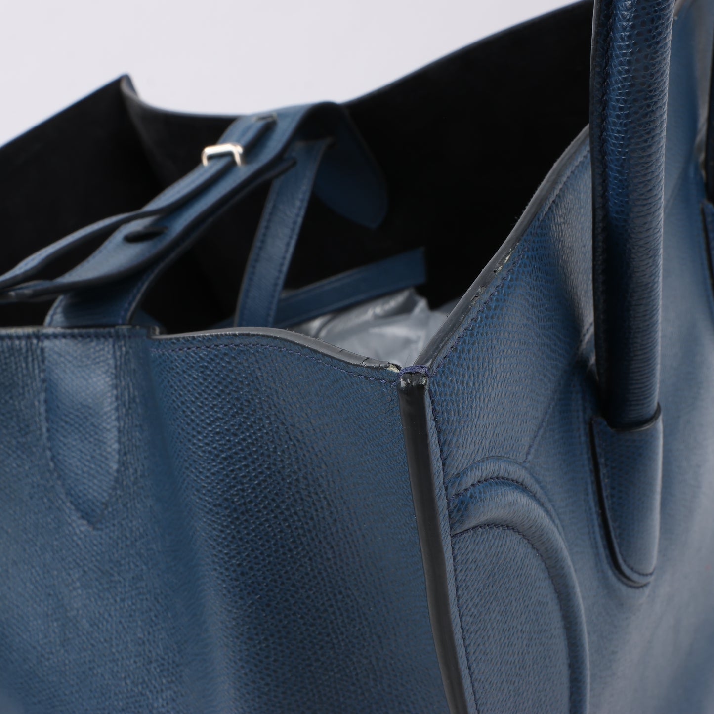 CELINE Luggage Phantom Medium Grained Leather Handbag in Navy Blue