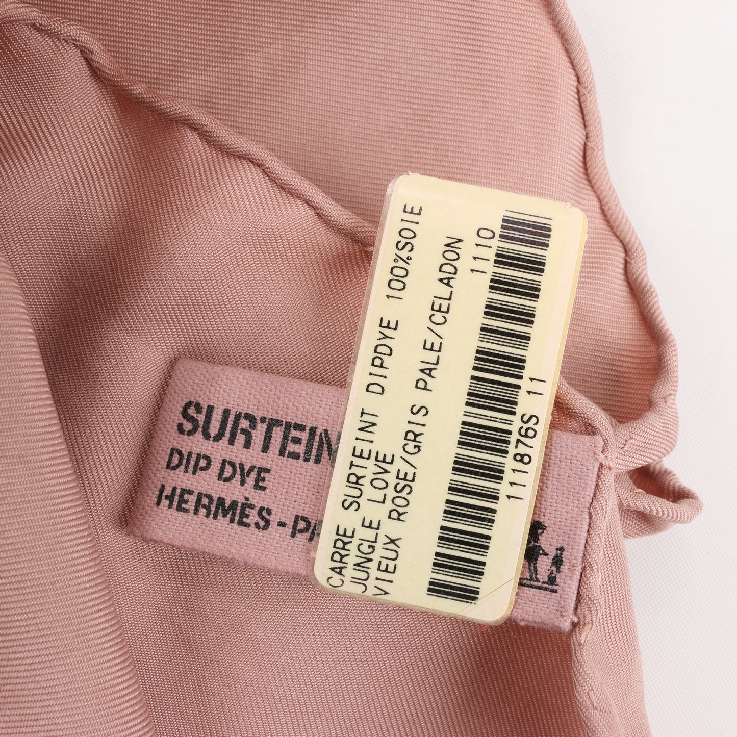 Carré Hermès Carré 90 « JUNGLE LOVE » 100 % soie rose