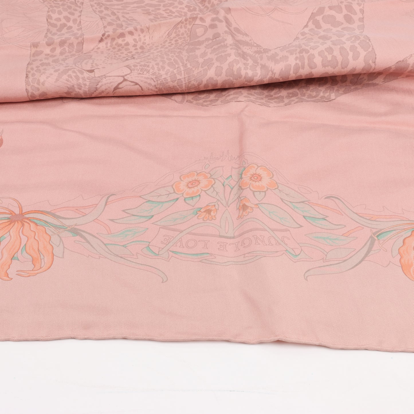Carré Hermès Carré 90 « JUNGLE LOVE » 100 % soie rose