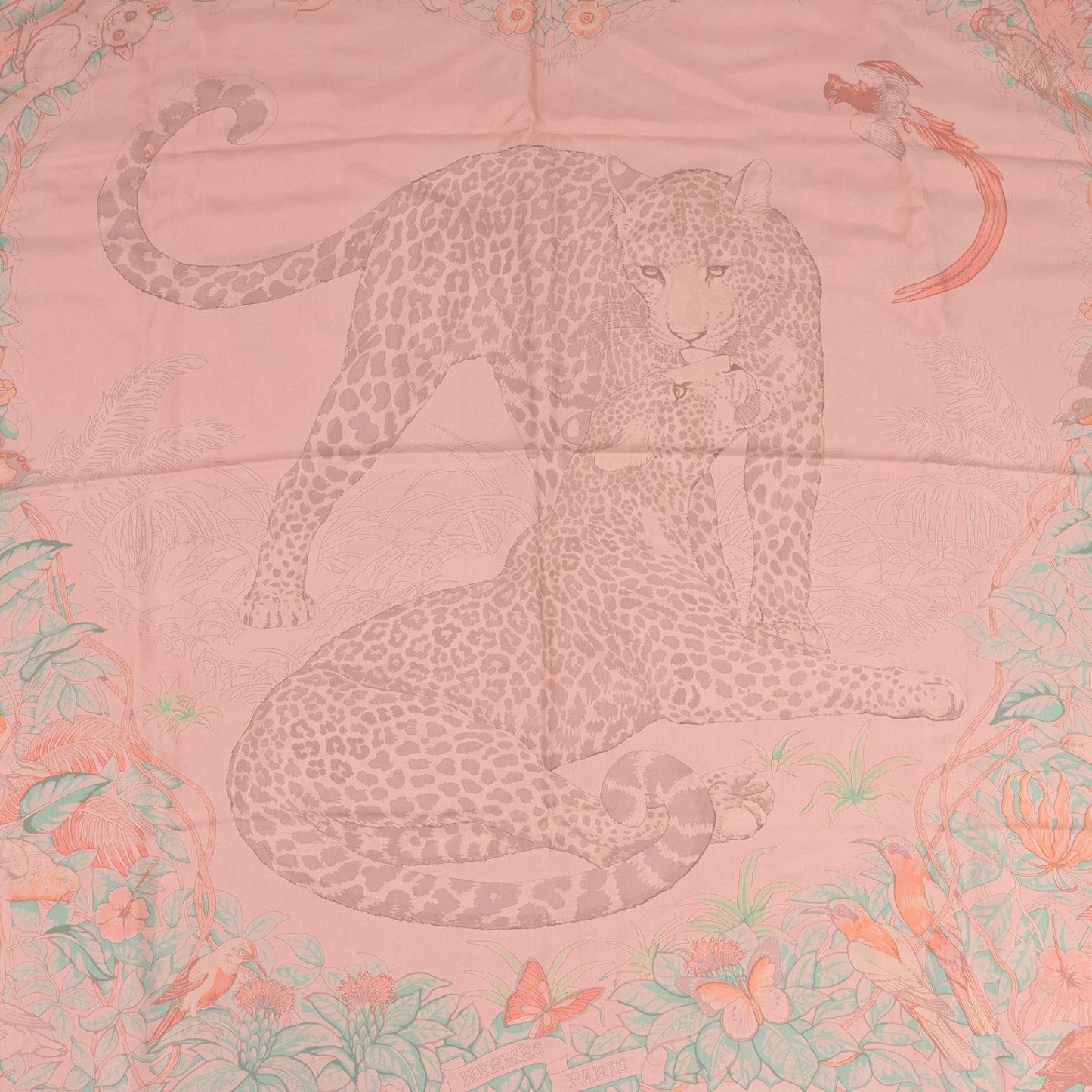 Carré Hermès Carré 90 « JUNGLE LOVE » 100 % soie rose