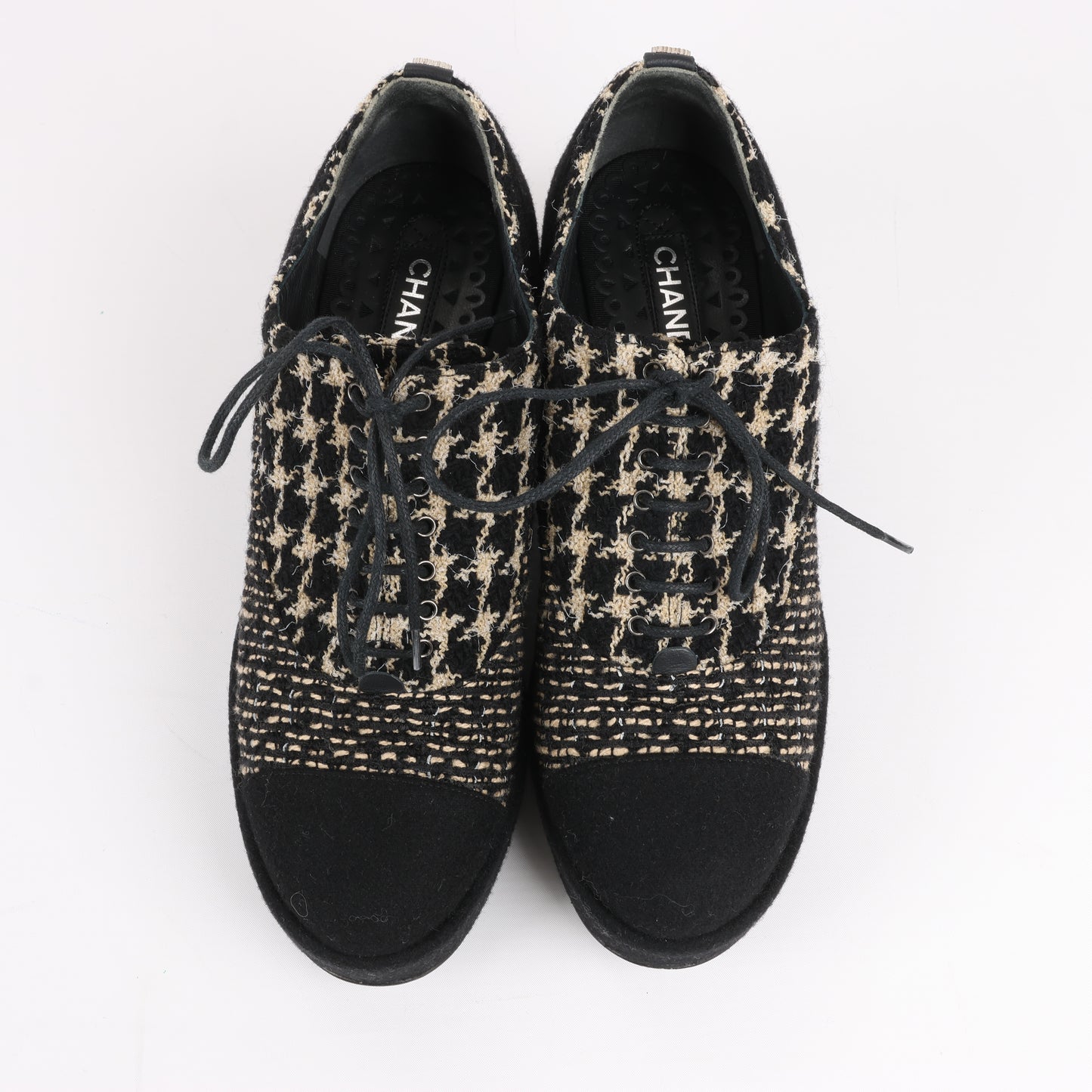 Bottes CHANEL Coco Tweed Felt Mark en cuir et tissu G31378, noir et beige, pointure 37
