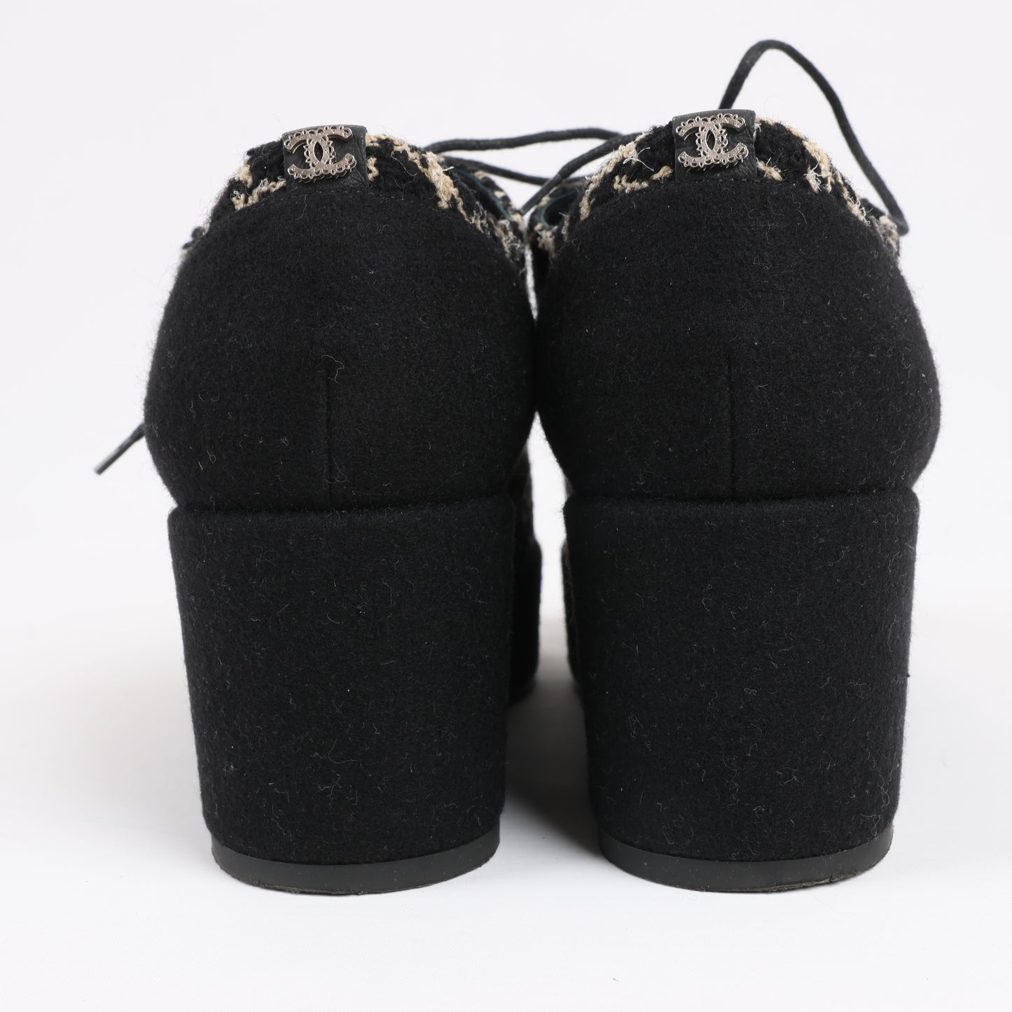 Bottes CHANEL Coco Tweed Felt Mark en cuir et tissu G31378, noir et beige, pointure 37