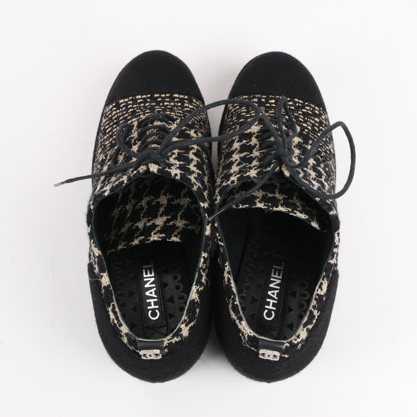 Bottes CHANEL Coco Tweed Felt Mark en cuir et tissu G31378, noir et beige, pointure 37