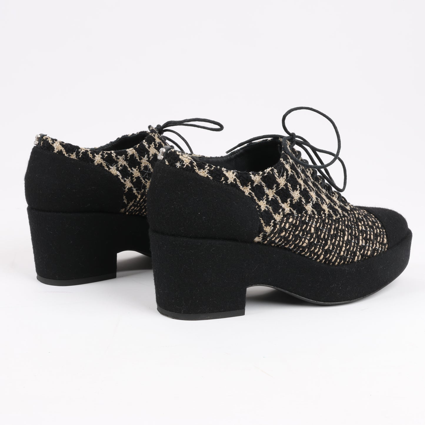 Bottes CHANEL Coco Tweed Felt Mark en cuir et tissu G31378, noir et beige, pointure 37
