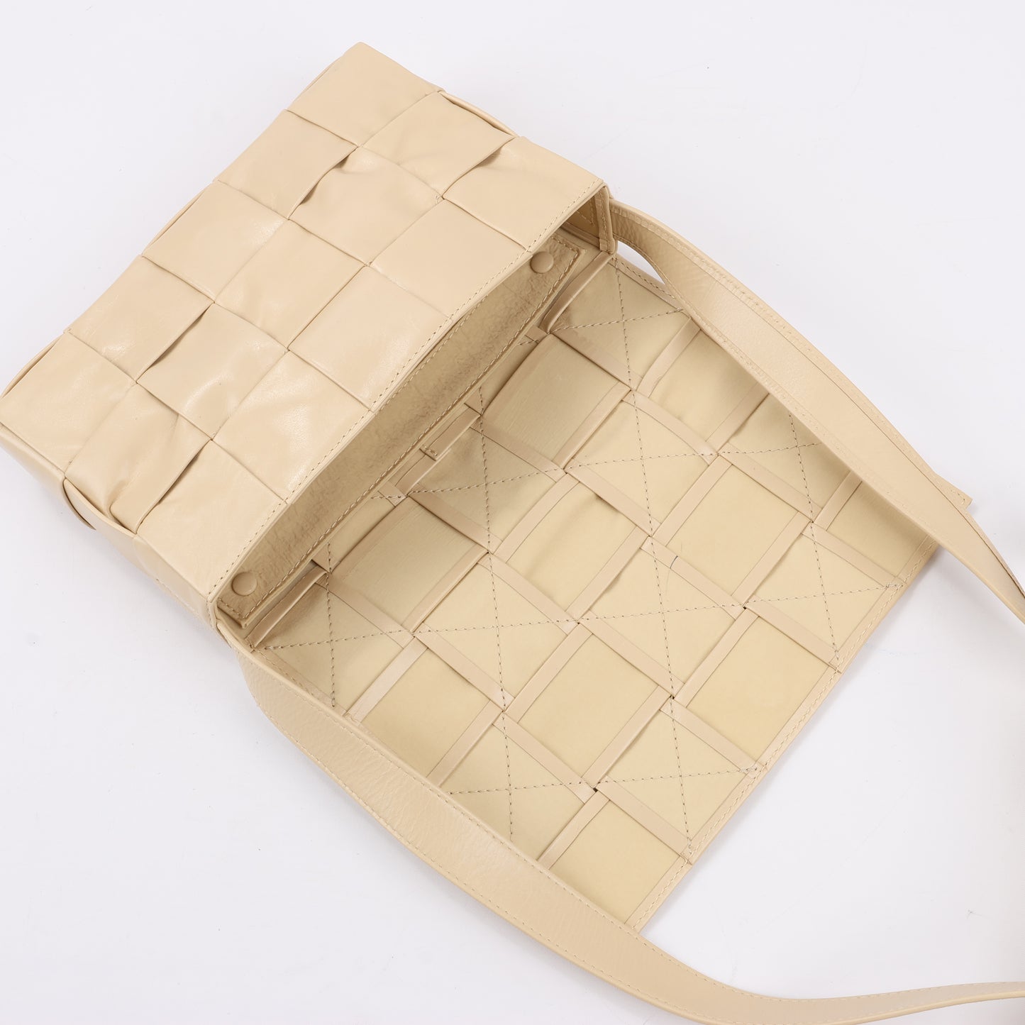 Bottega Veneta Maxi Intrecciato Cassette Leather Shoulder Bag in Beige