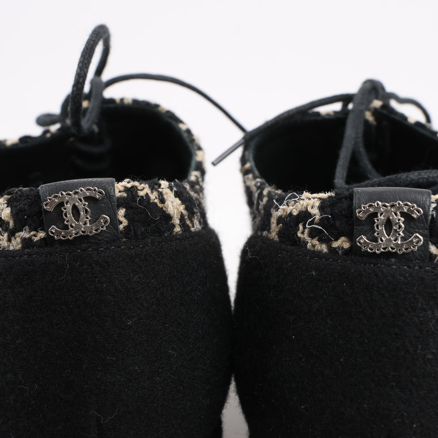 Bottes CHANEL Coco Tweed Felt Mark en cuir et tissu G31378, noir et beige, pointure 37