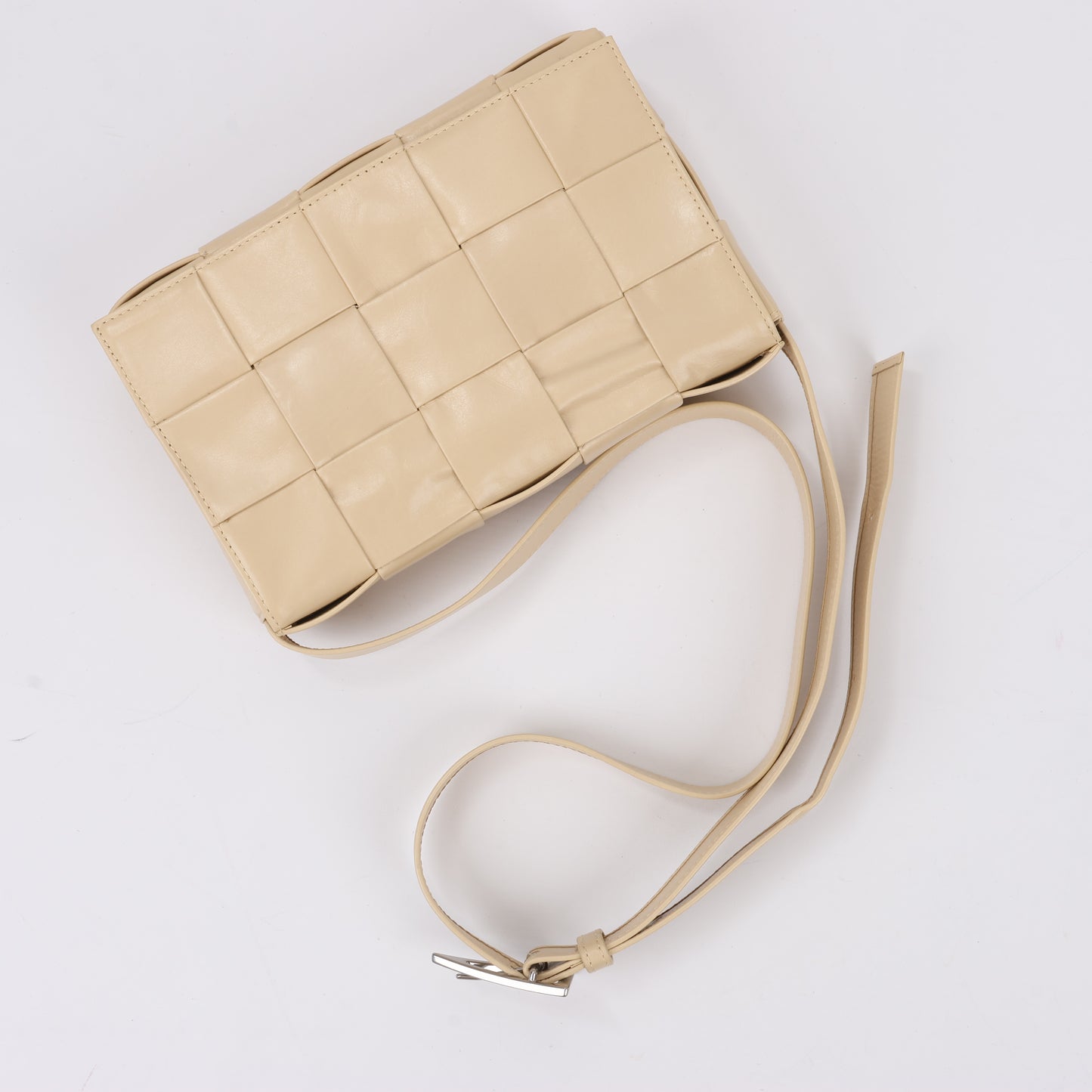 Bottega Veneta Maxi Intrecciato Cassette Leather Shoulder Bag in Beige