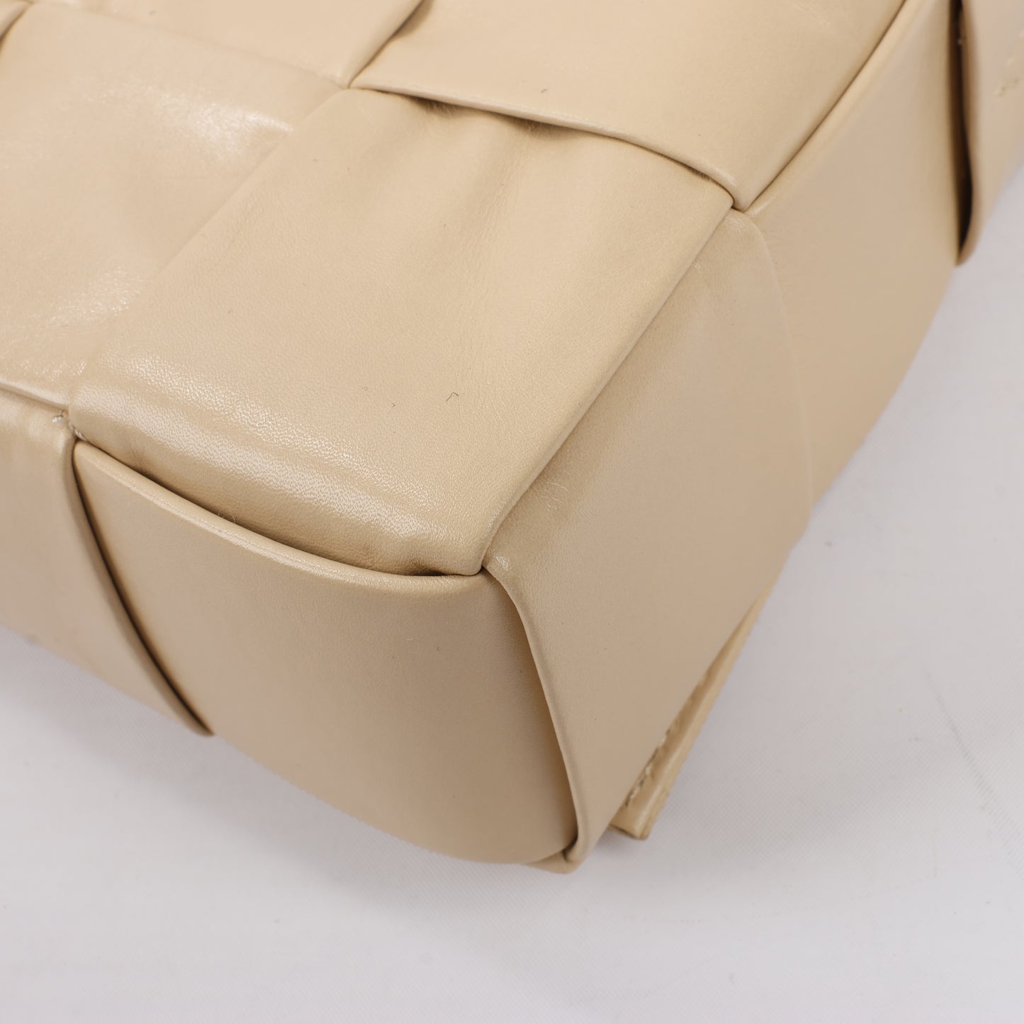 Bottega Veneta Maxi Intrecciato Cassette Leather Shoulder Bag in Beige