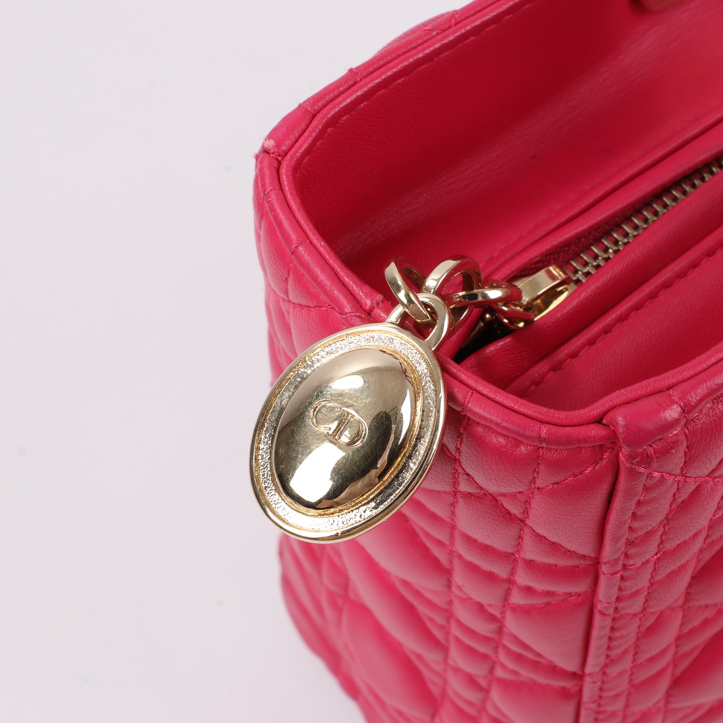 Grand sac à main double usage en cuir rose Christian Dior Lady Dior Cannage