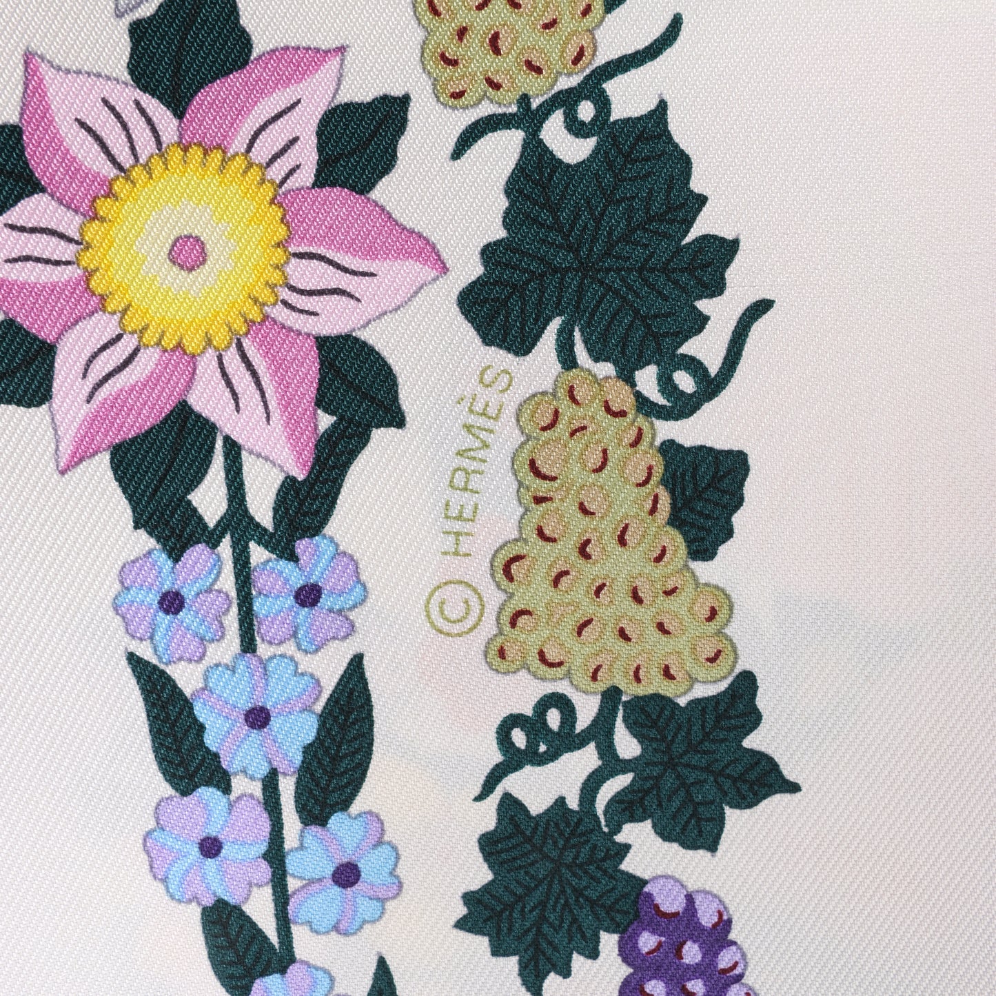 Hermès Carré 90 "BRIDES DE GALA EN FLEUR" Foulard en soie
