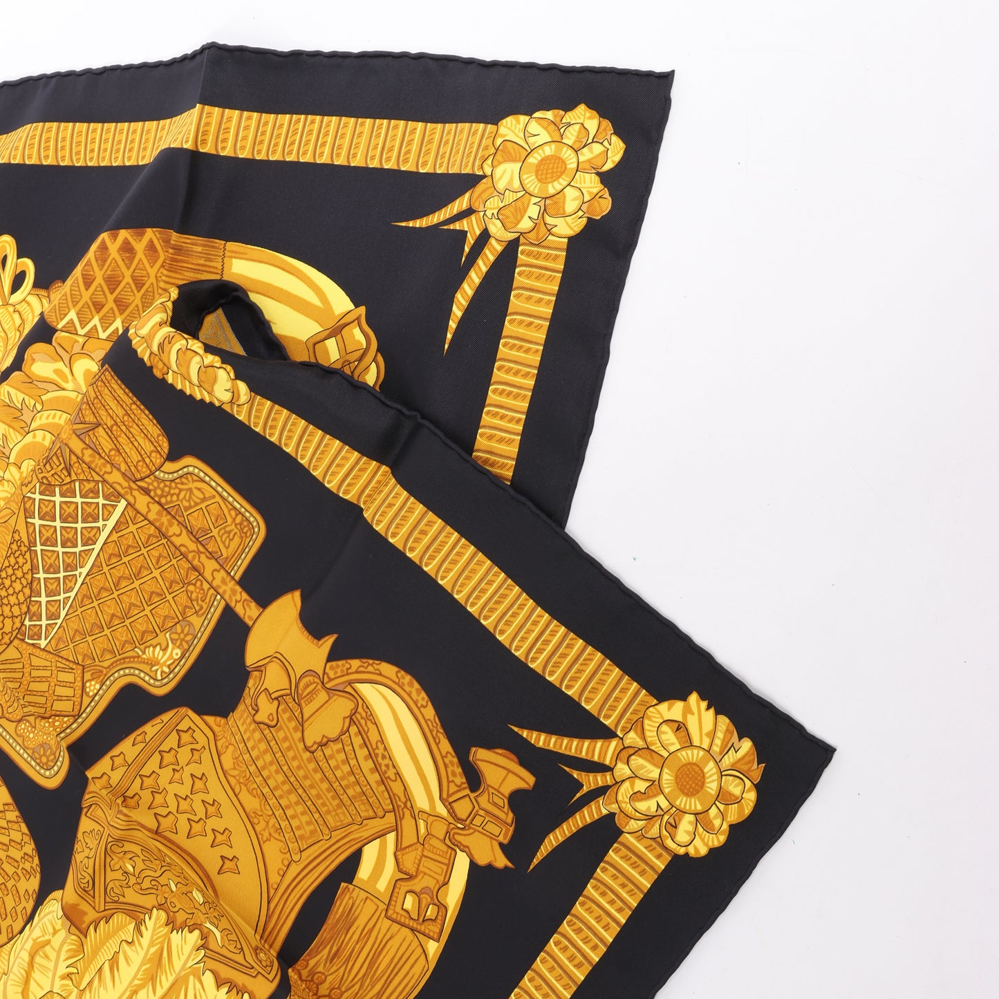 Hermès Carré 90 "ARMETS en PANACHE" Foulard en soie
