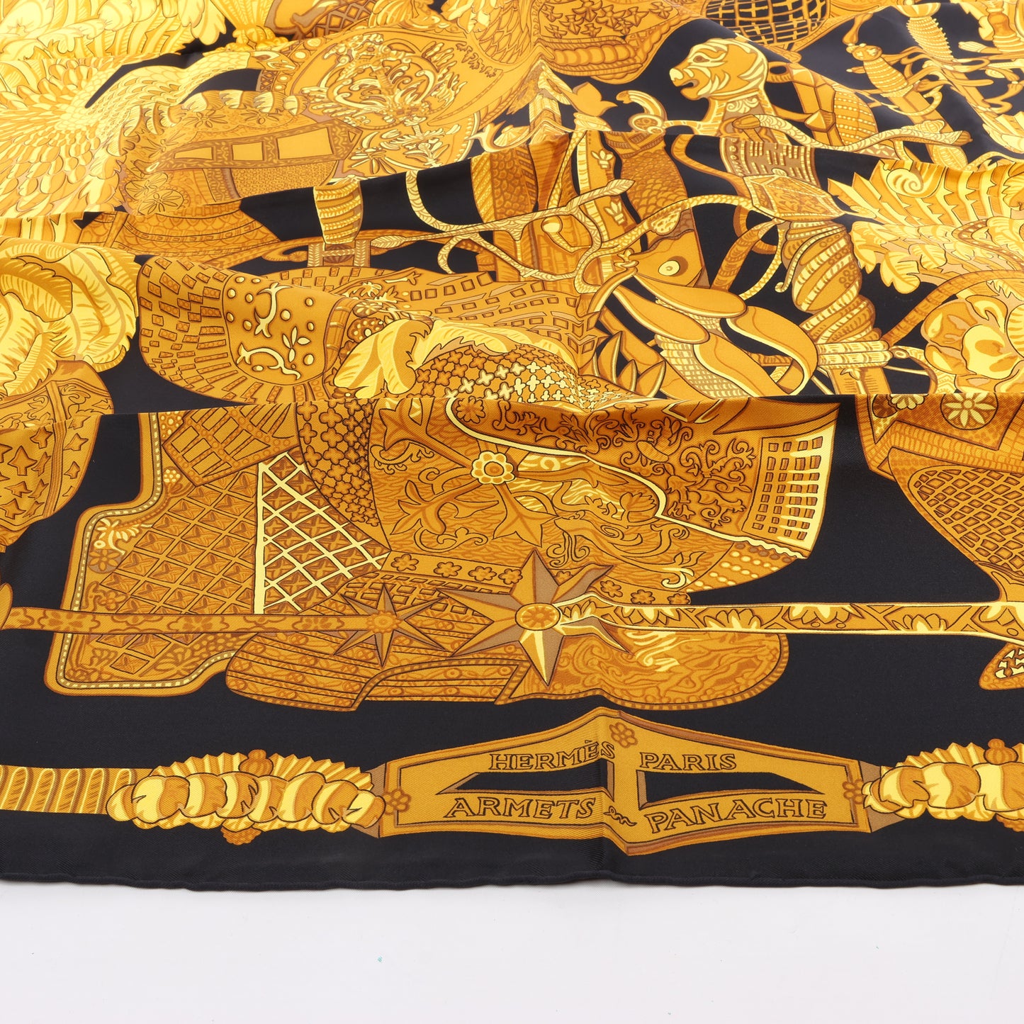 Hermès Carré 90 "ARMETS en PANACHE" Foulard en soie