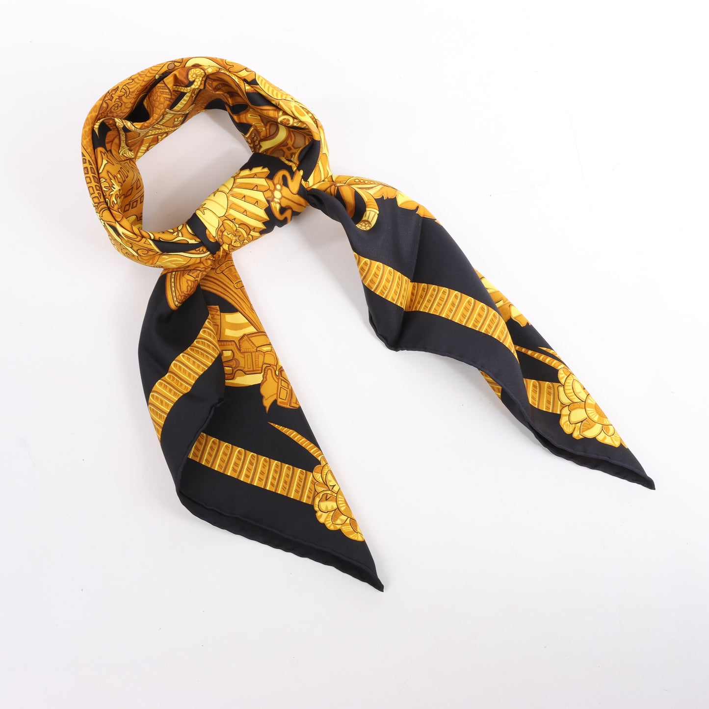 Hermès Carré 90 "ARMETS en PANACHE" Foulard en soie