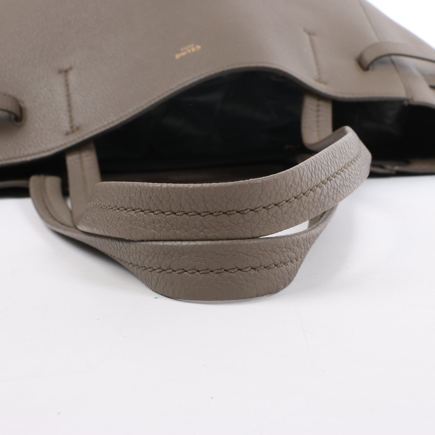 Celine – Cabas Phantom – Kleine Schultertasche aus Leder in Taupe