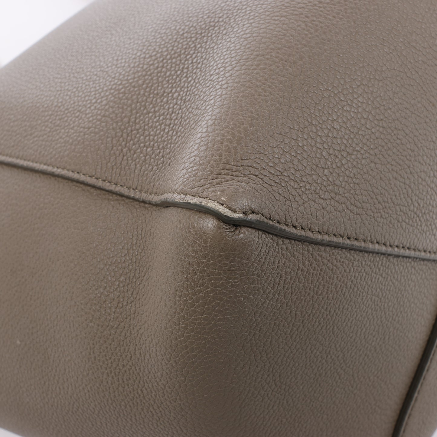 Celine – Cabas Phantom – Kleine Schultertasche aus Leder in Taupe