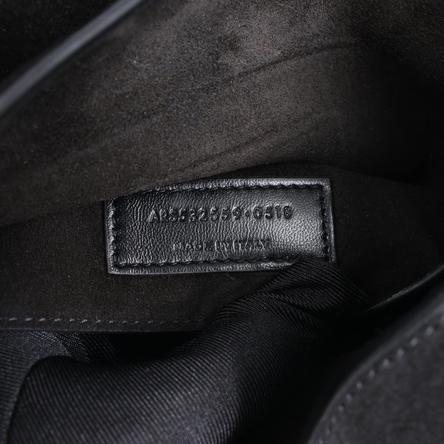Saint Laurent Paris – Amalia – Schultertasche aus Wildleder in Schwarz