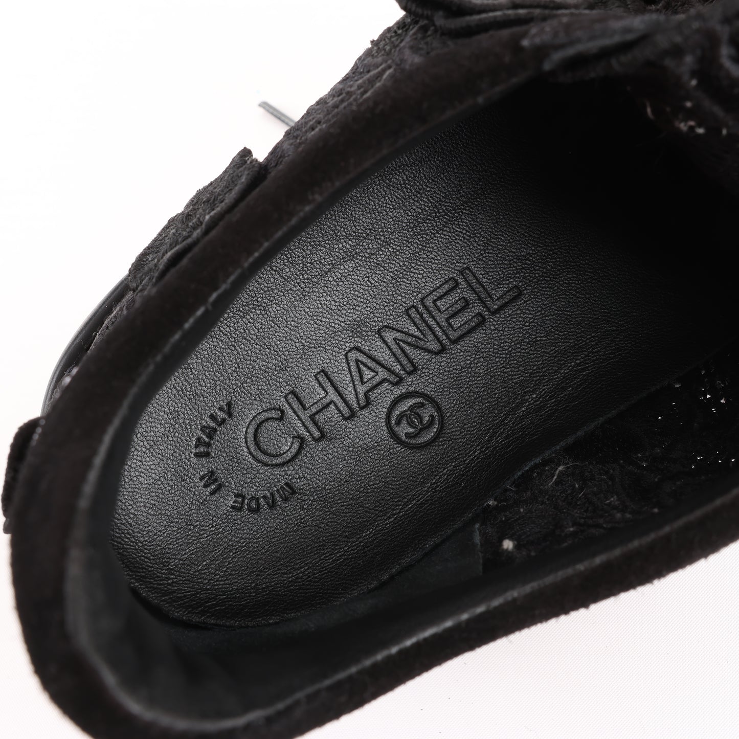 Baskets CHANEL Camelia Lace x Suede en noir G34815, pointure 37