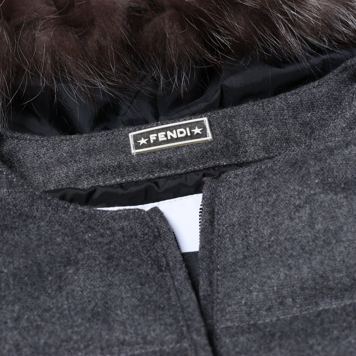 Fendi Pufferjacke aus Wollmischung mit Pelzbesatz, Größe 40
