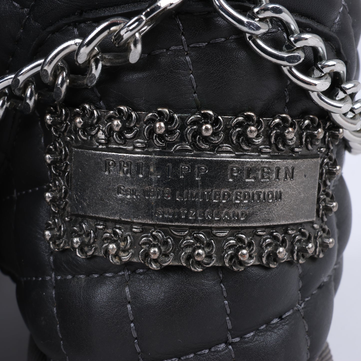 Philipp Plein Lederstiefeletten, Silberfarbene Metall-Accessoires mit Totenkopfketten, Größe 37 EU