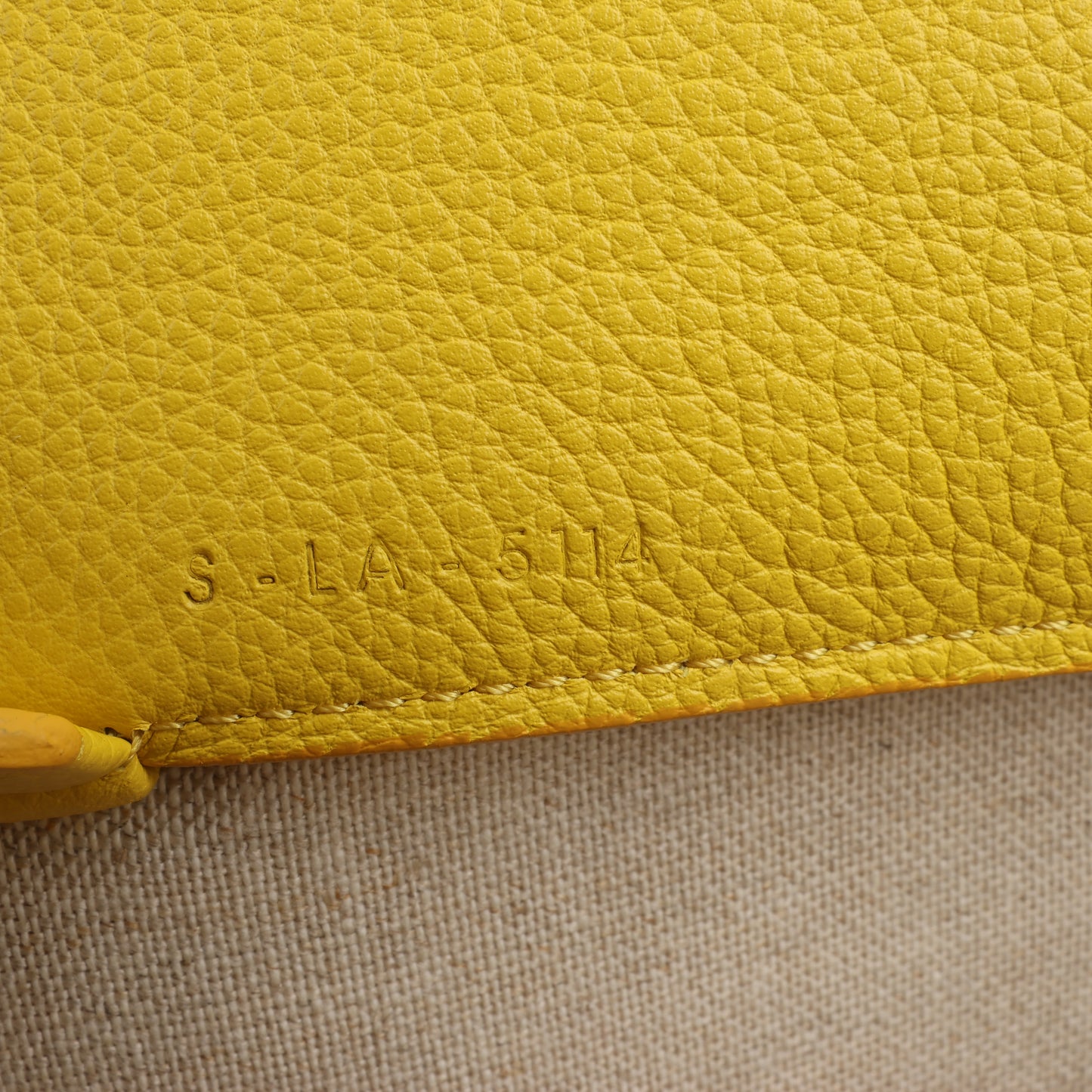Petit sac à bandoulière en cuir Cabas Phantom de Céline, jaune