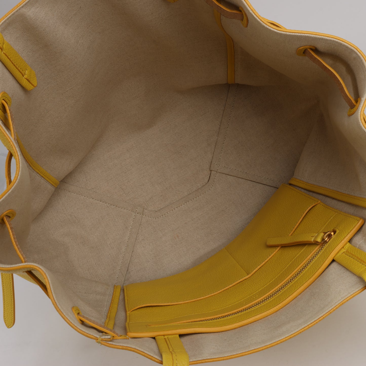 Petit sac à bandoulière en cuir Cabas Phantom de Céline, jaune