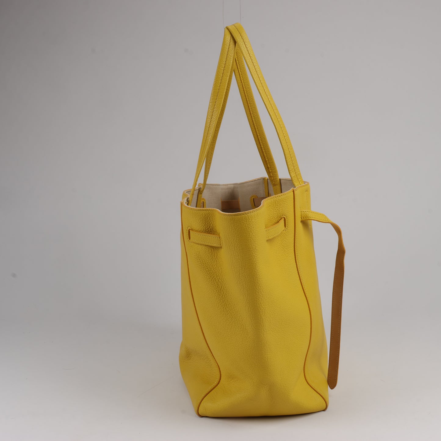 Petit sac à bandoulière en cuir Cabas Phantom de Céline, jaune