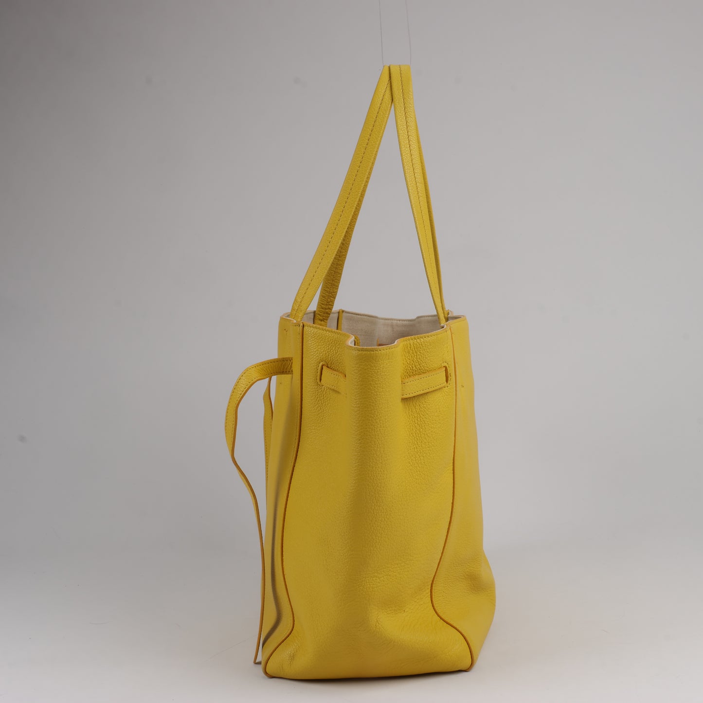 Petit sac à bandoulière en cuir Cabas Phantom de Céline, jaune