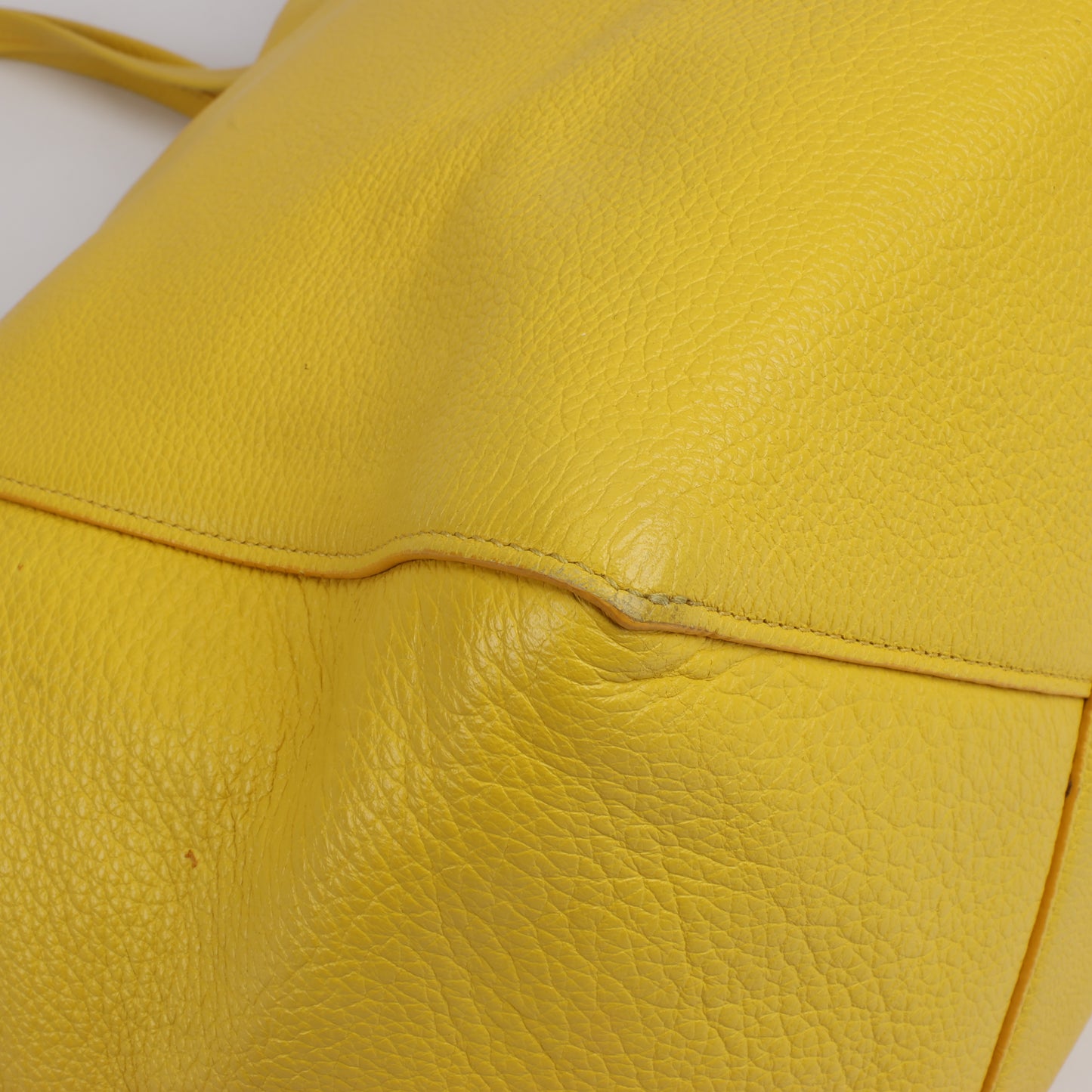 Petit sac à bandoulière en cuir Cabas Phantom de Céline, jaune