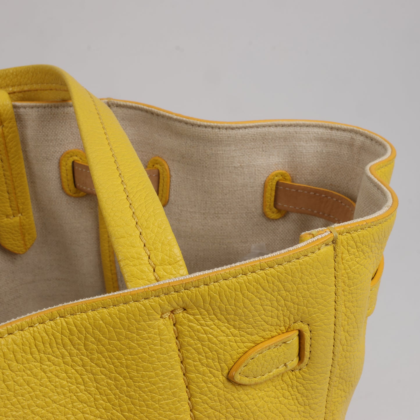 Petit sac à bandoulière en cuir Cabas Phantom de Céline, jaune