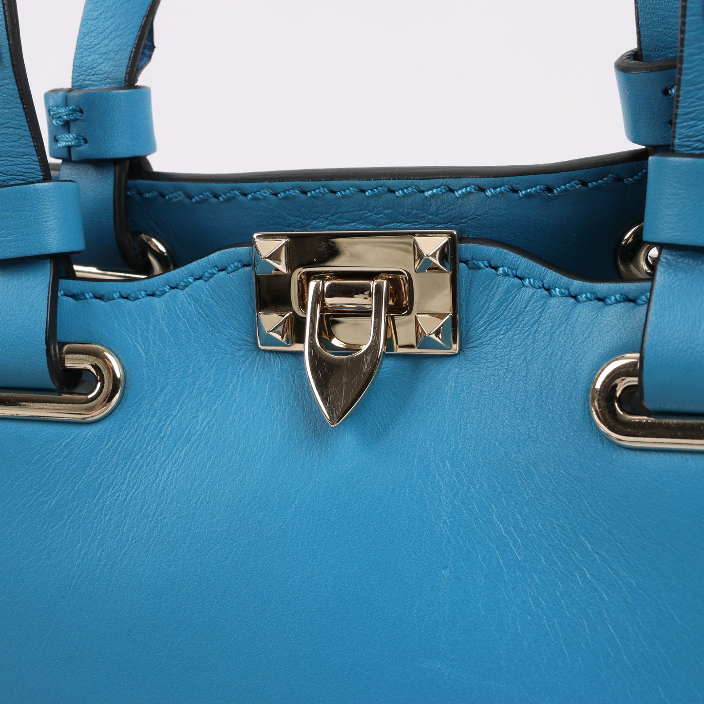 Valentino Garavani – Rockstud Mini-2-Wege-Handtasche aus blauem Leder