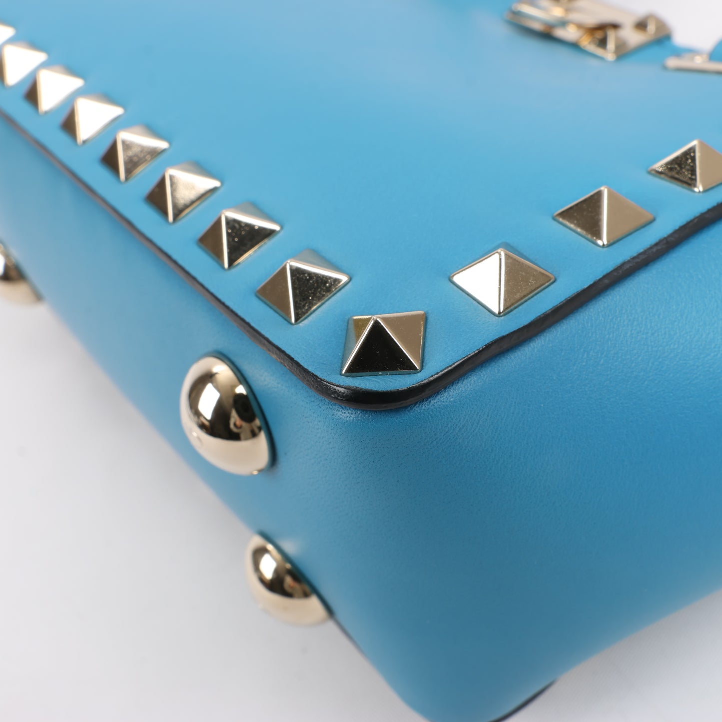 Valentino Garavani – Rockstud Mini-2-Wege-Handtasche aus blauem Leder