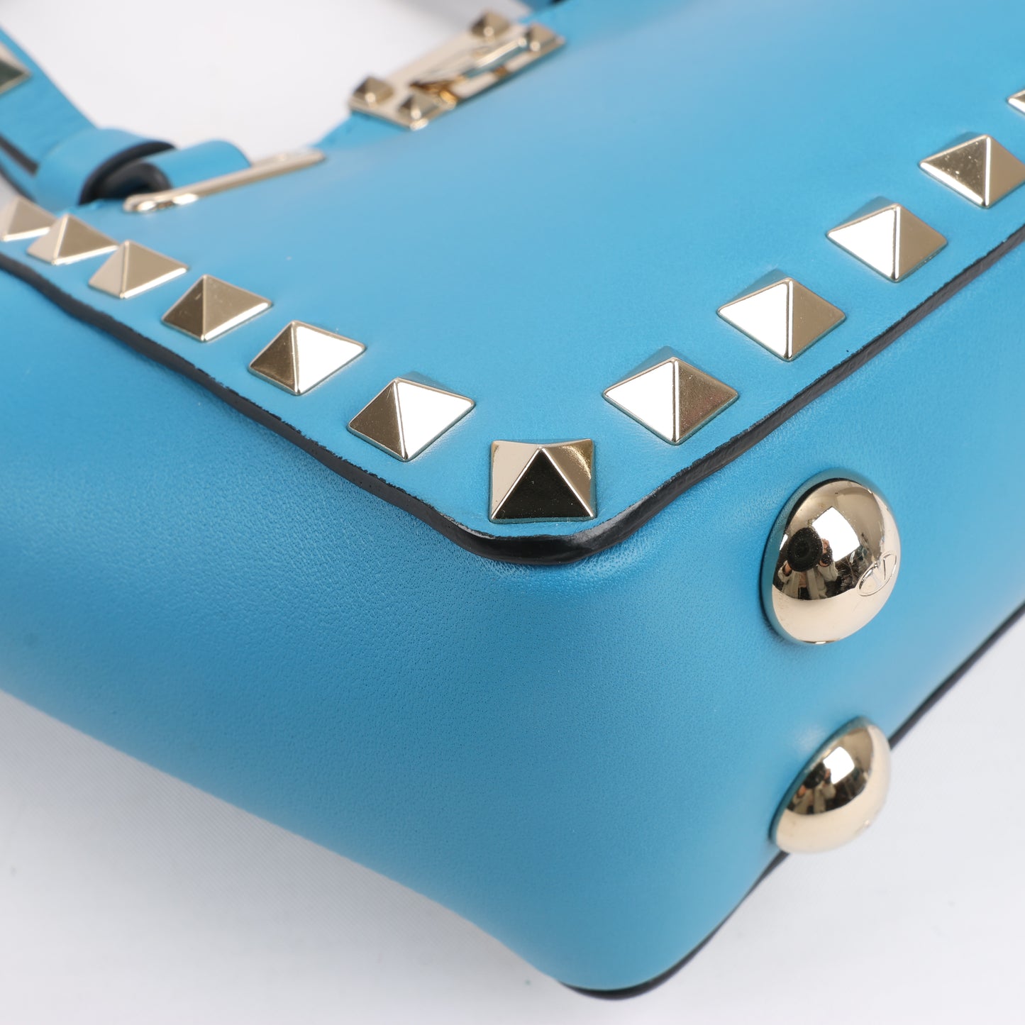 Valentino Garavani – Rockstud Mini-2-Wege-Handtasche aus blauem Leder