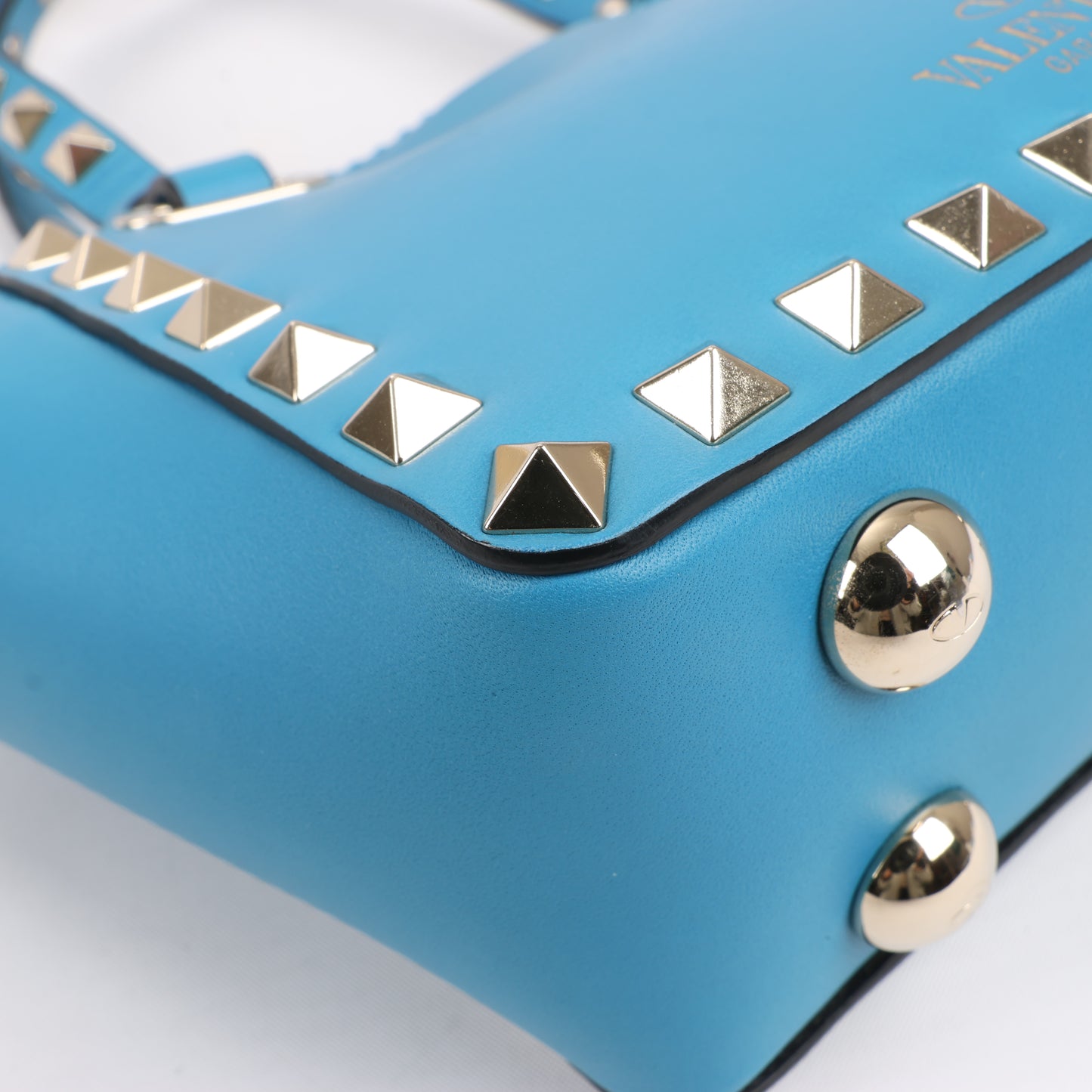 Valentino Garavani – Rockstud Mini-2-Wege-Handtasche aus blauem Leder
