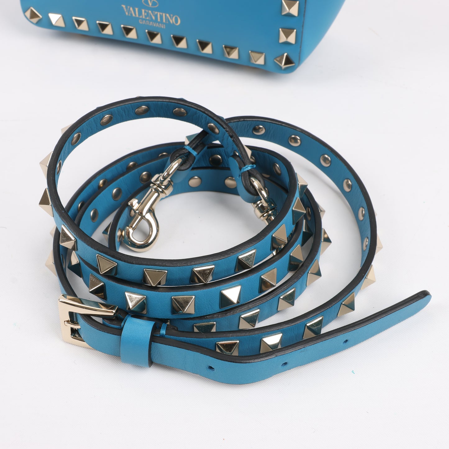 Valentino Garavani – Rockstud Mini-2-Wege-Handtasche aus blauem Leder