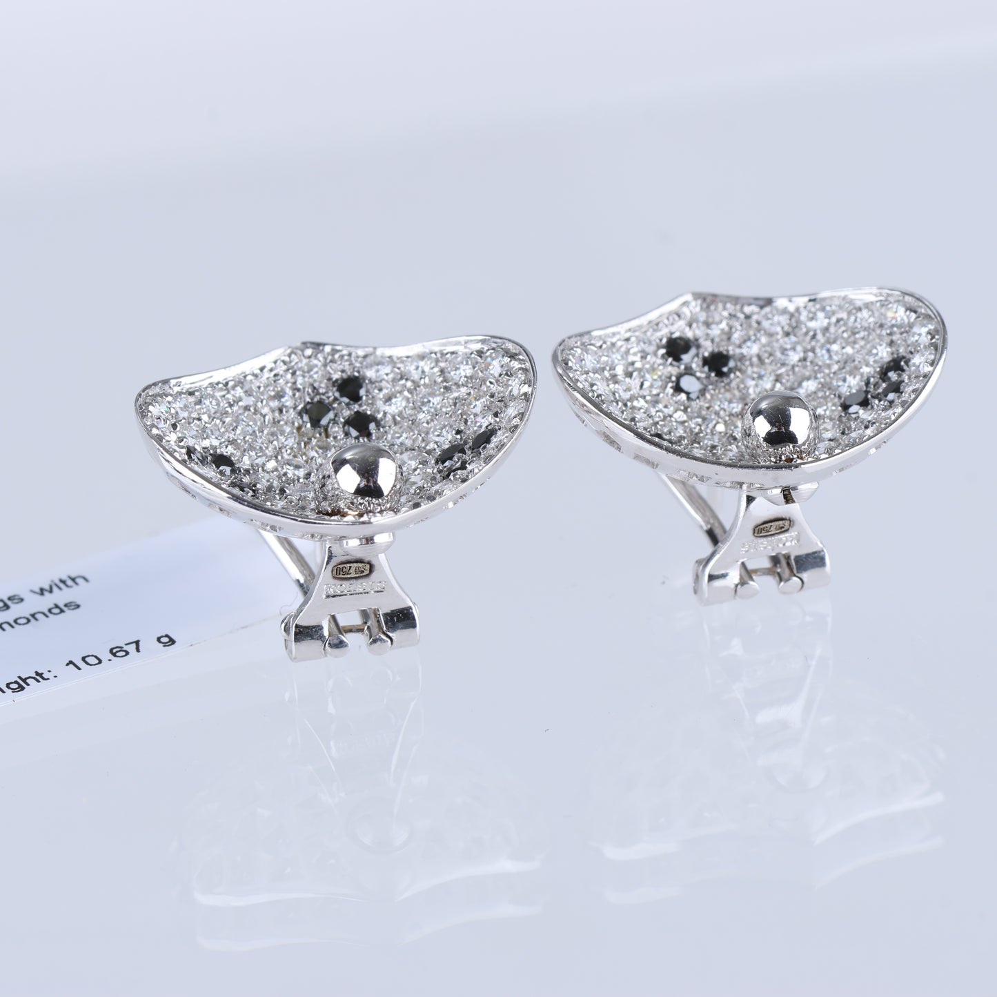 Nicht signierte / unsignierte schwarze Diamantohrringe K18WG 10,6 g, 2,45 ct