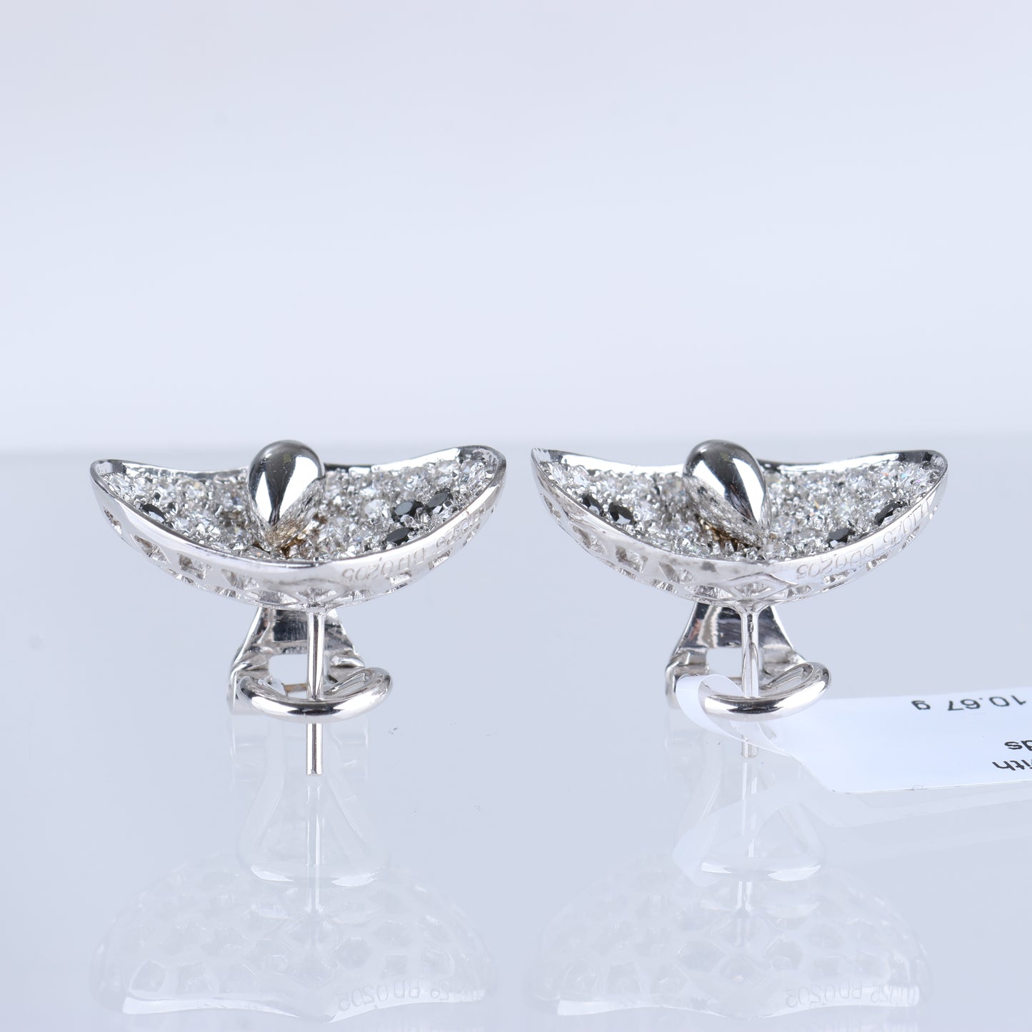 Nicht signierte / unsignierte schwarze Diamantohrringe K18WG 10,6 g, 2,45 ct